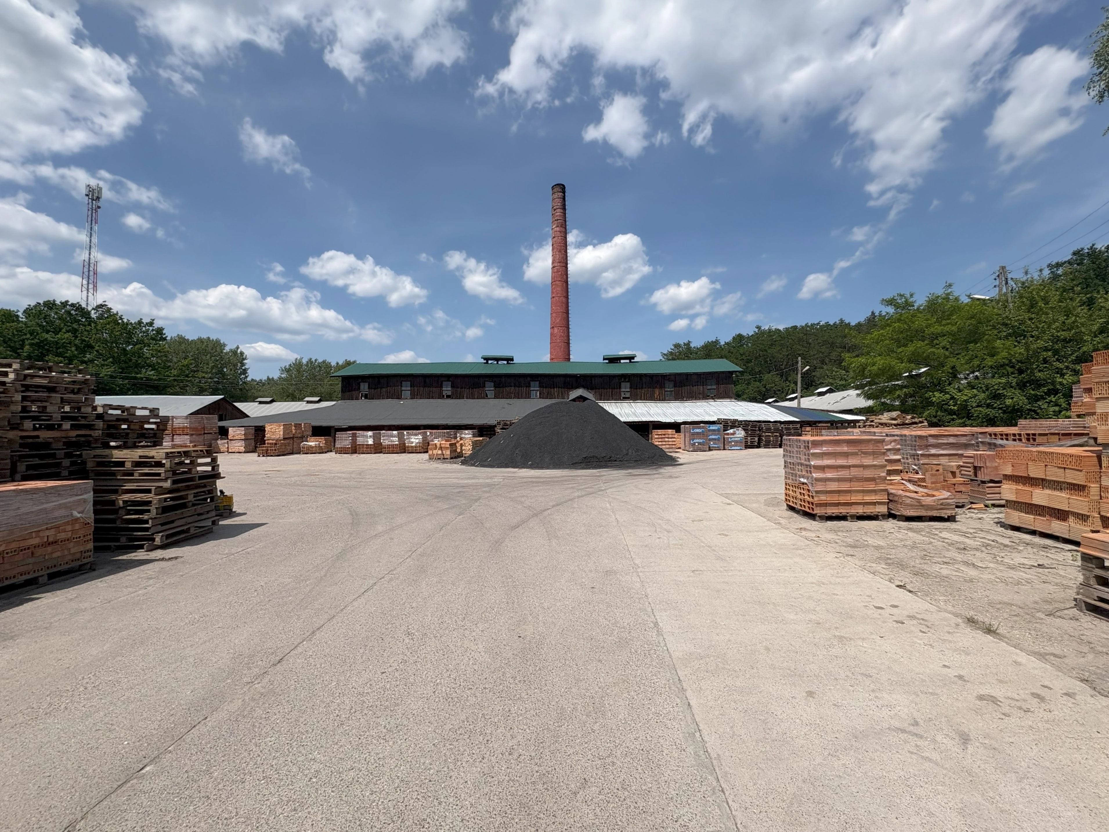 Cegielnia z zewnątrz